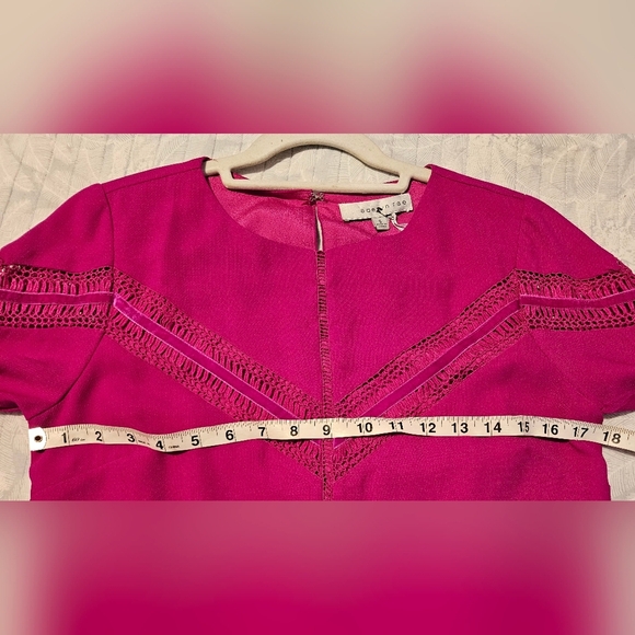 💜Adelyn Rae Satin Fuchsia / Magenta Bell Sleeve Dress - Women's Size S🩷 - Picture 6 of 8